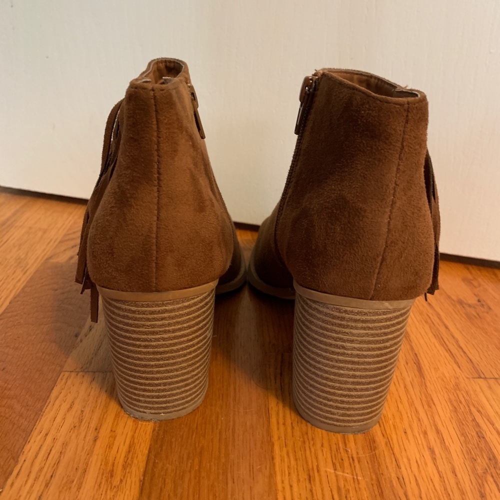 Heels - Picture 2 of 4